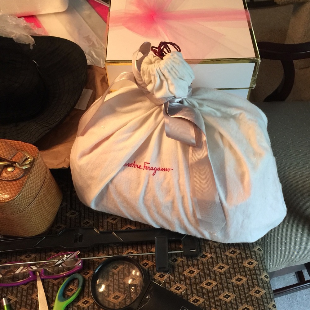 Sumptuous Gift Wrapping - Picture 3 of 8